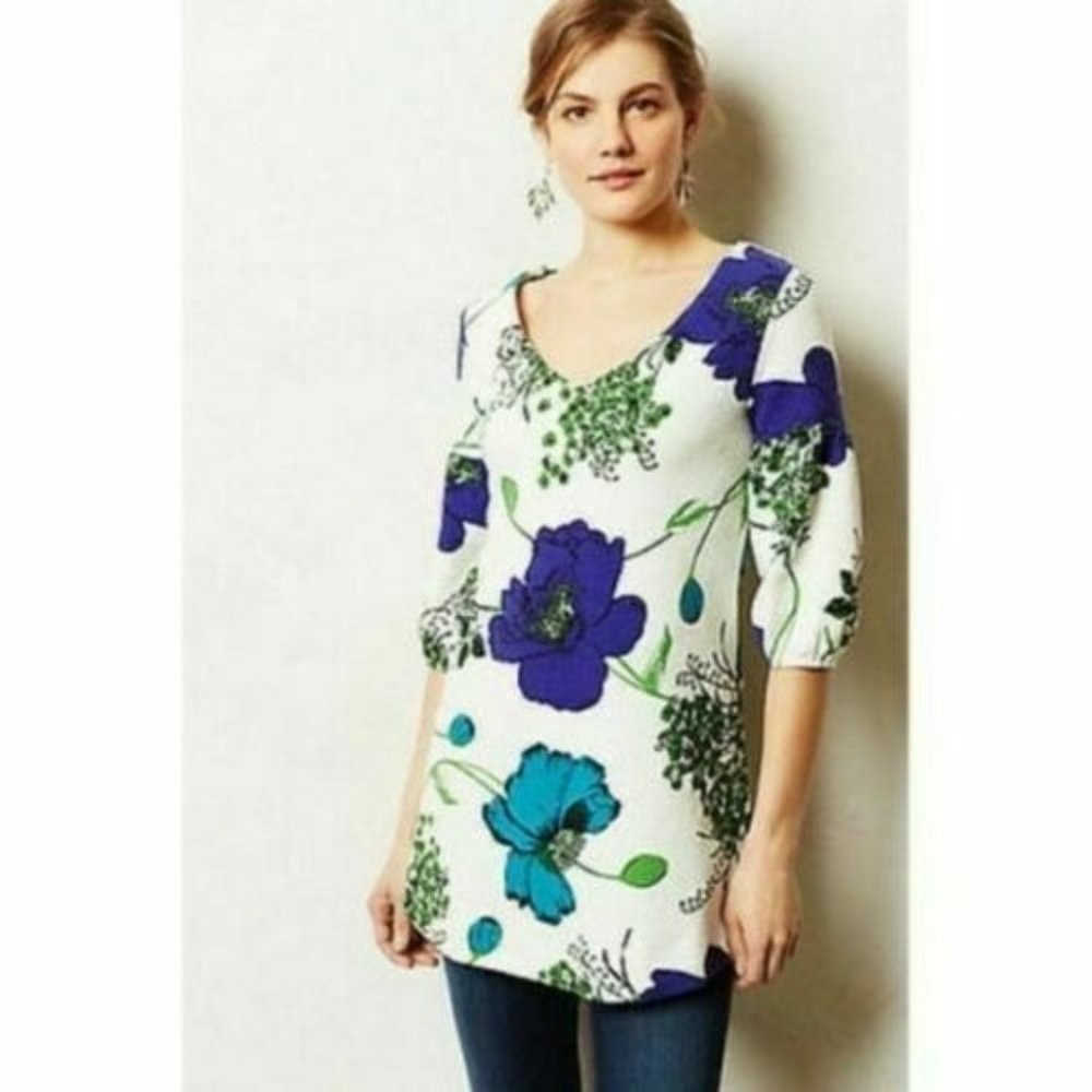 Deletta Anthropologie Small White Floral V-neck Tu